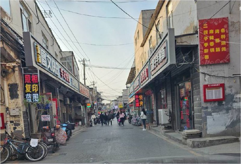 小店村北门有几波 站街的8个以